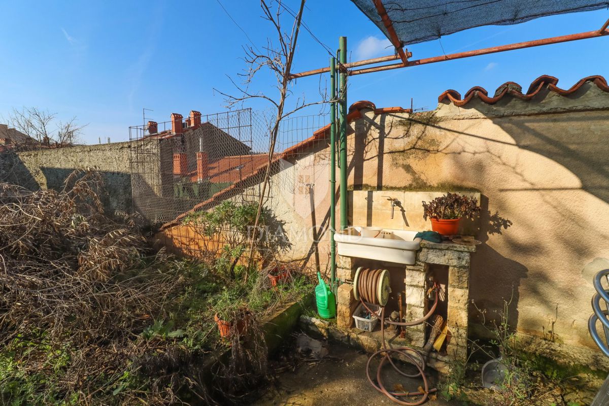 Centro di Pola: casa con cortile privato