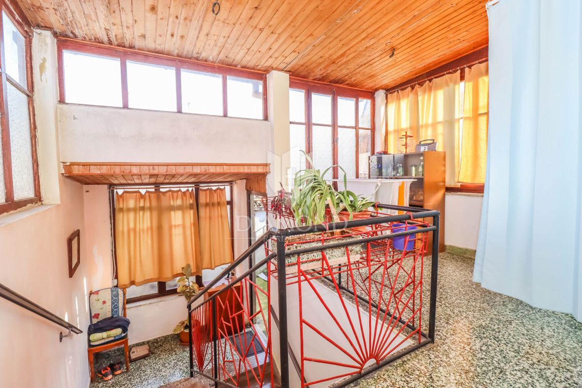 Centro di Pola: casa con cortile privato