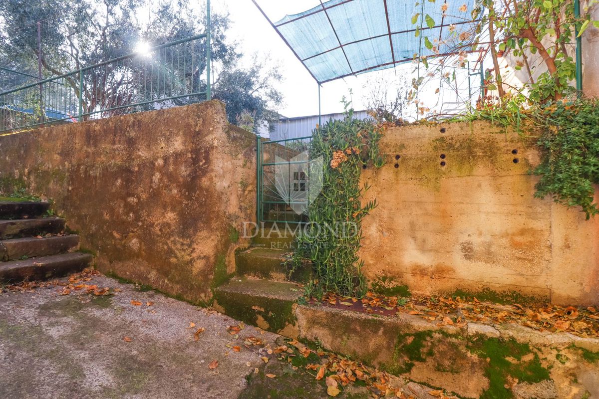 Centro di Pola: casa con cortile privato