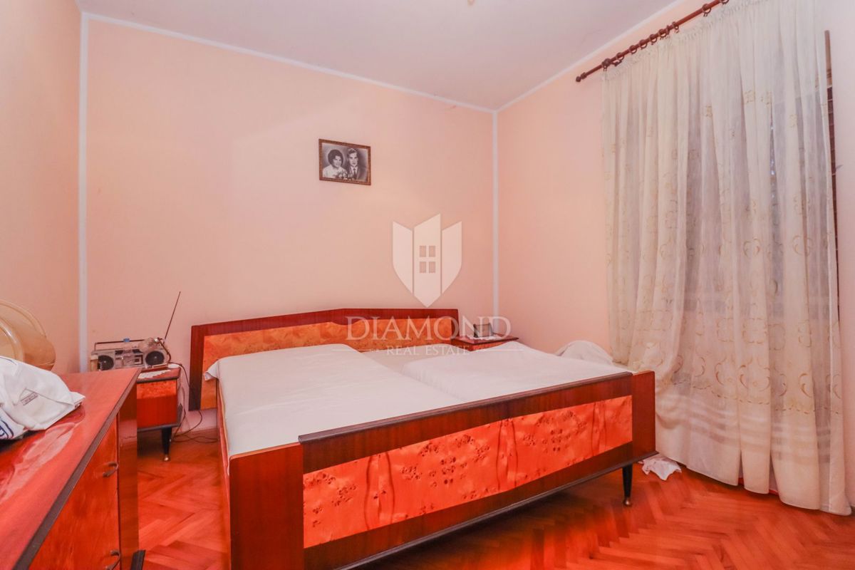 Centro di Pola: casa con cortile privato