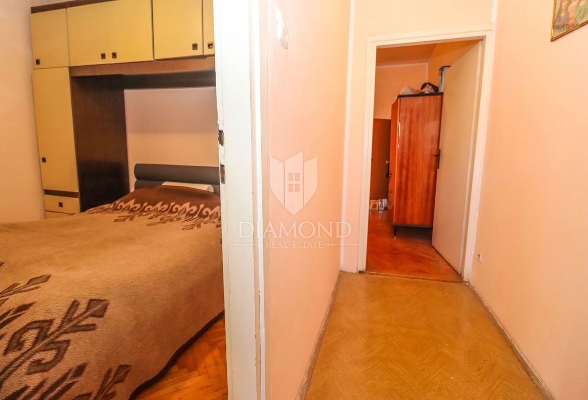 Centro di Pola: casa con cortile privato