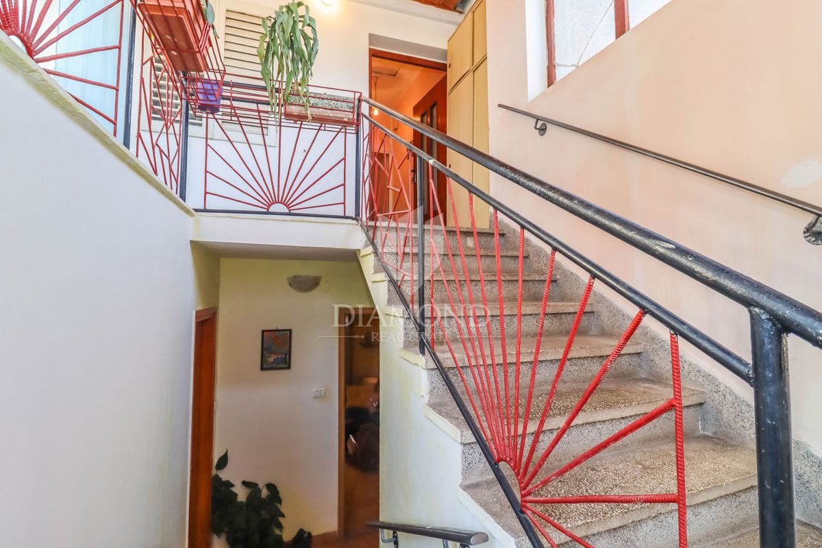 Centro di Pola: casa con cortile privato