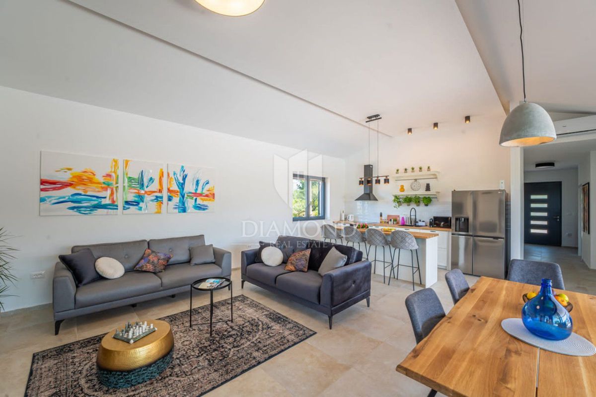 Nuova casa con piscina, zona di Labin