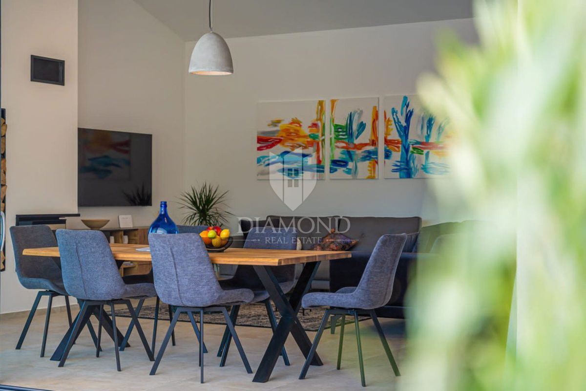 Nuova casa con piscina, zona di Labin