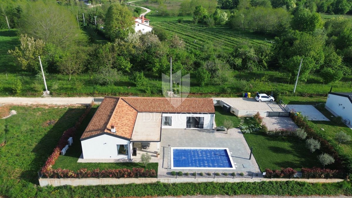 Nuova casa con piscina, zona di Labin