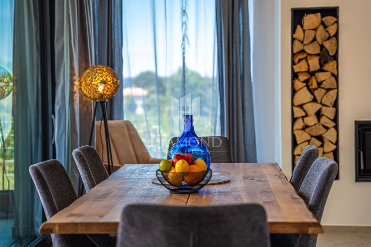 Nuova casa con piscina, zona di Labin