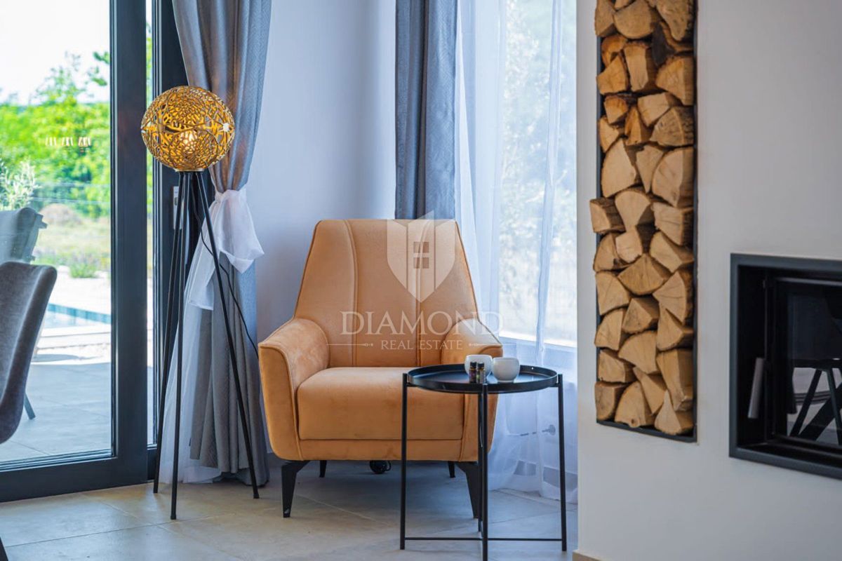 Nuova casa con piscina, zona di Labin