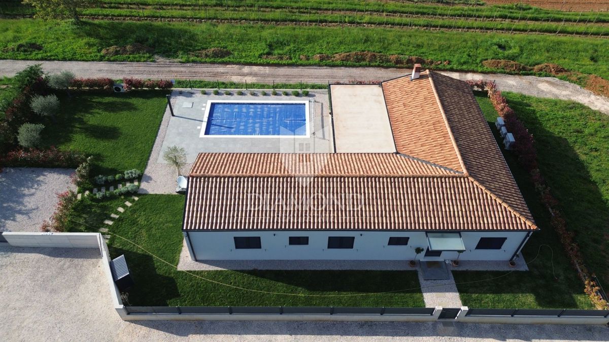 Nuova casa con piscina, zona di Labin