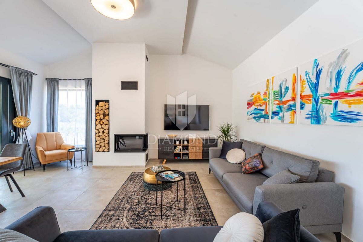 Nuova casa con piscina, zona di Labin