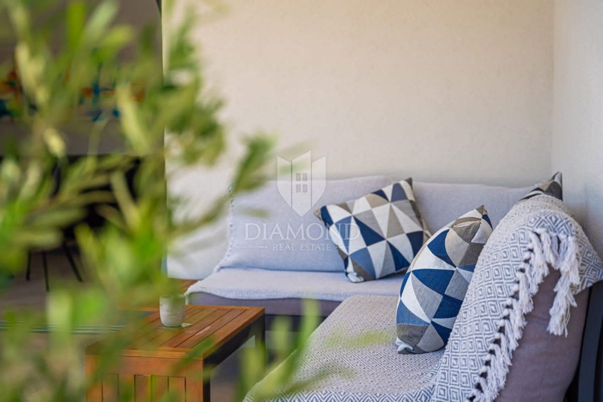 Nuova casa con piscina, zona di Labin