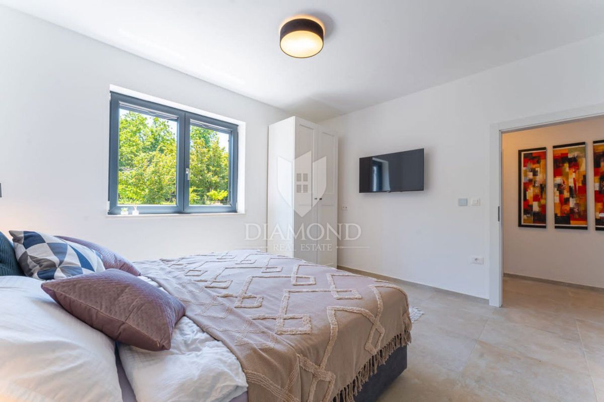 Nuova casa con piscina, zona di Labin