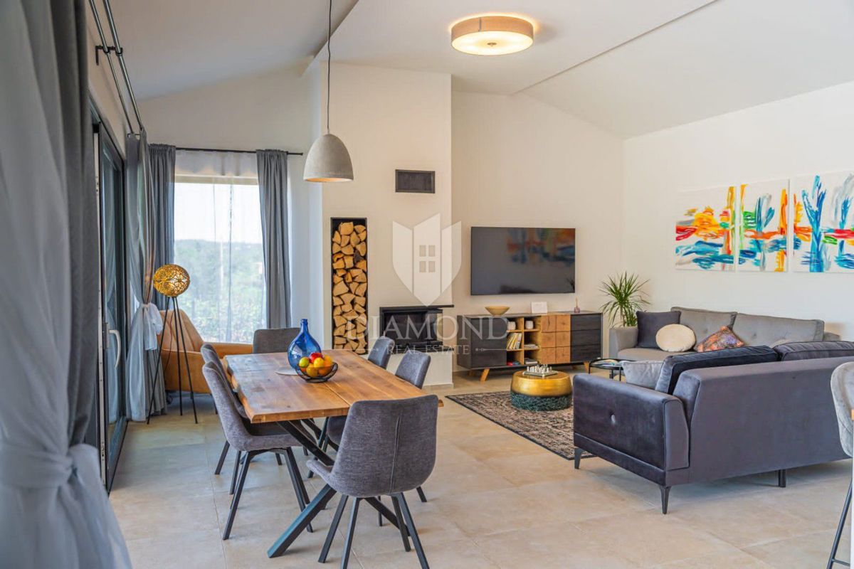 Nuova casa con piscina, zona di Labin