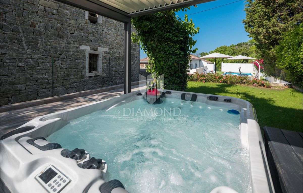 Buie, graziosa casetta con piscina vicino a Grisignana!