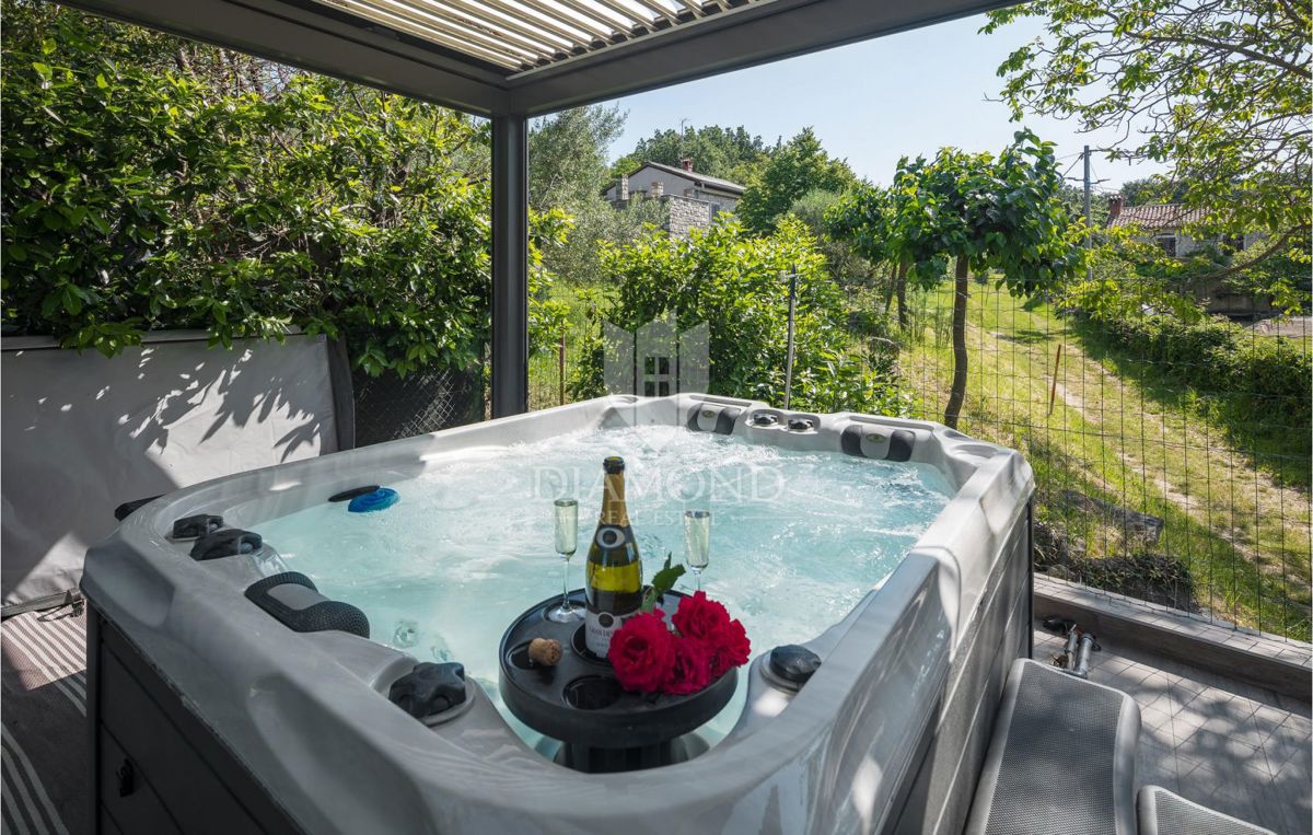 Buie, graziosa casetta con piscina vicino a Grisignana!