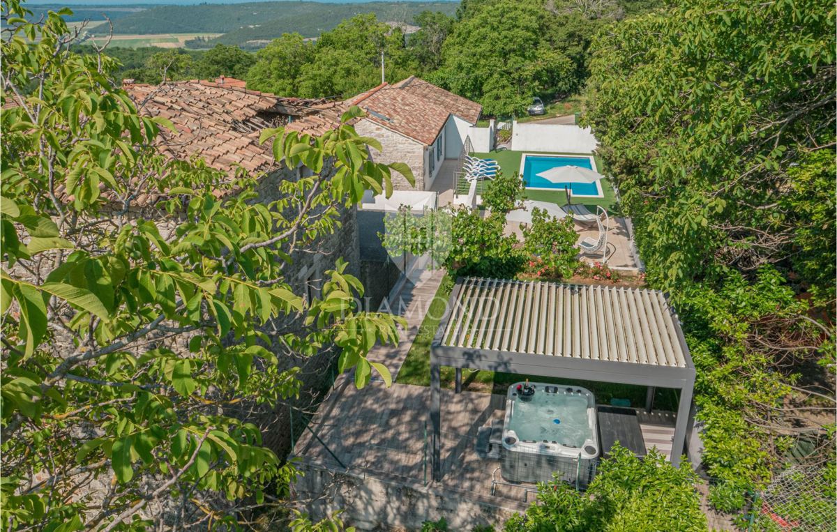 Buie, graziosa casetta con piscina vicino a Grisignana!