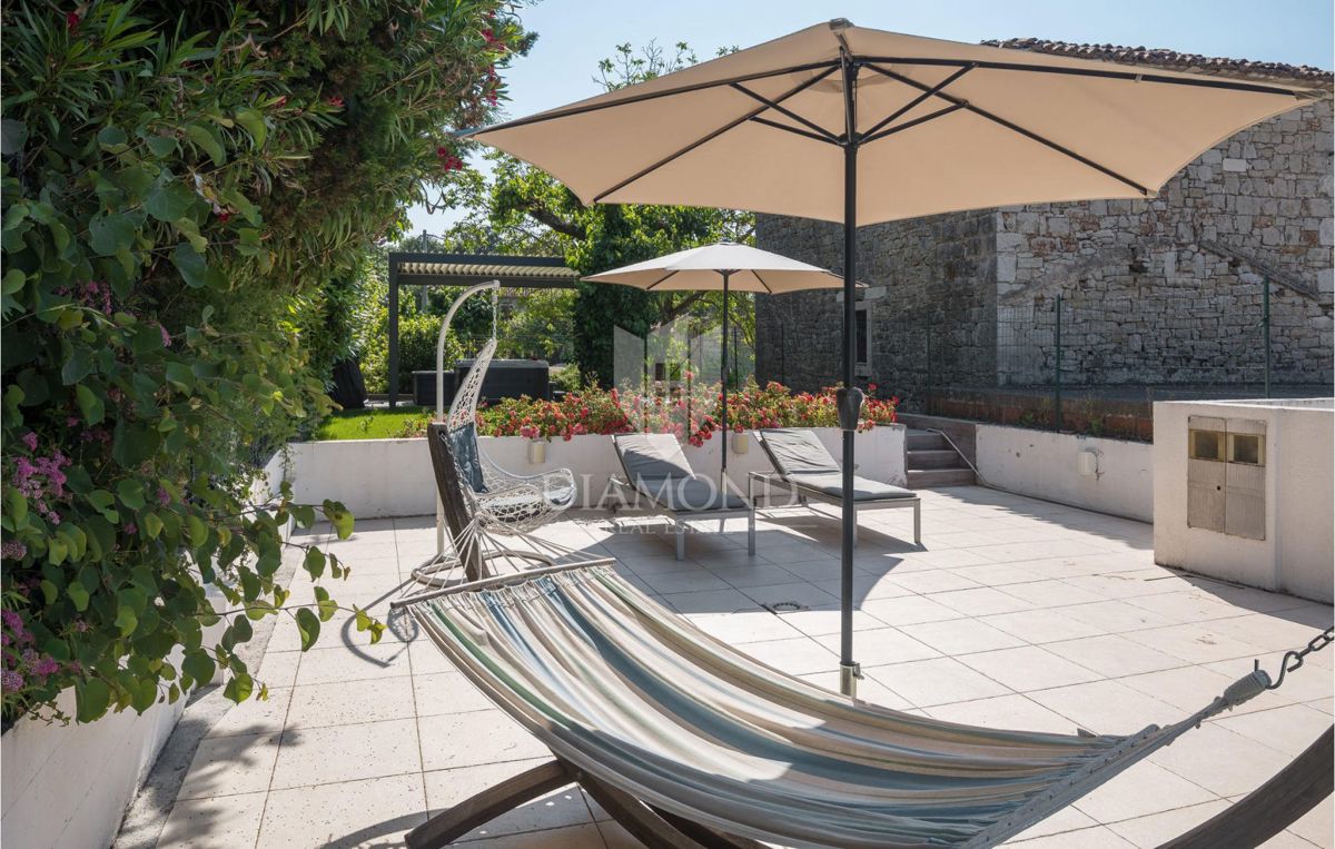 Buie, graziosa casetta con piscina vicino a Grisignana!