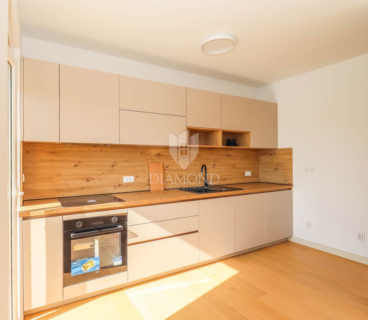 Rovigno! Bellissimo appartamento con 2 balconi!