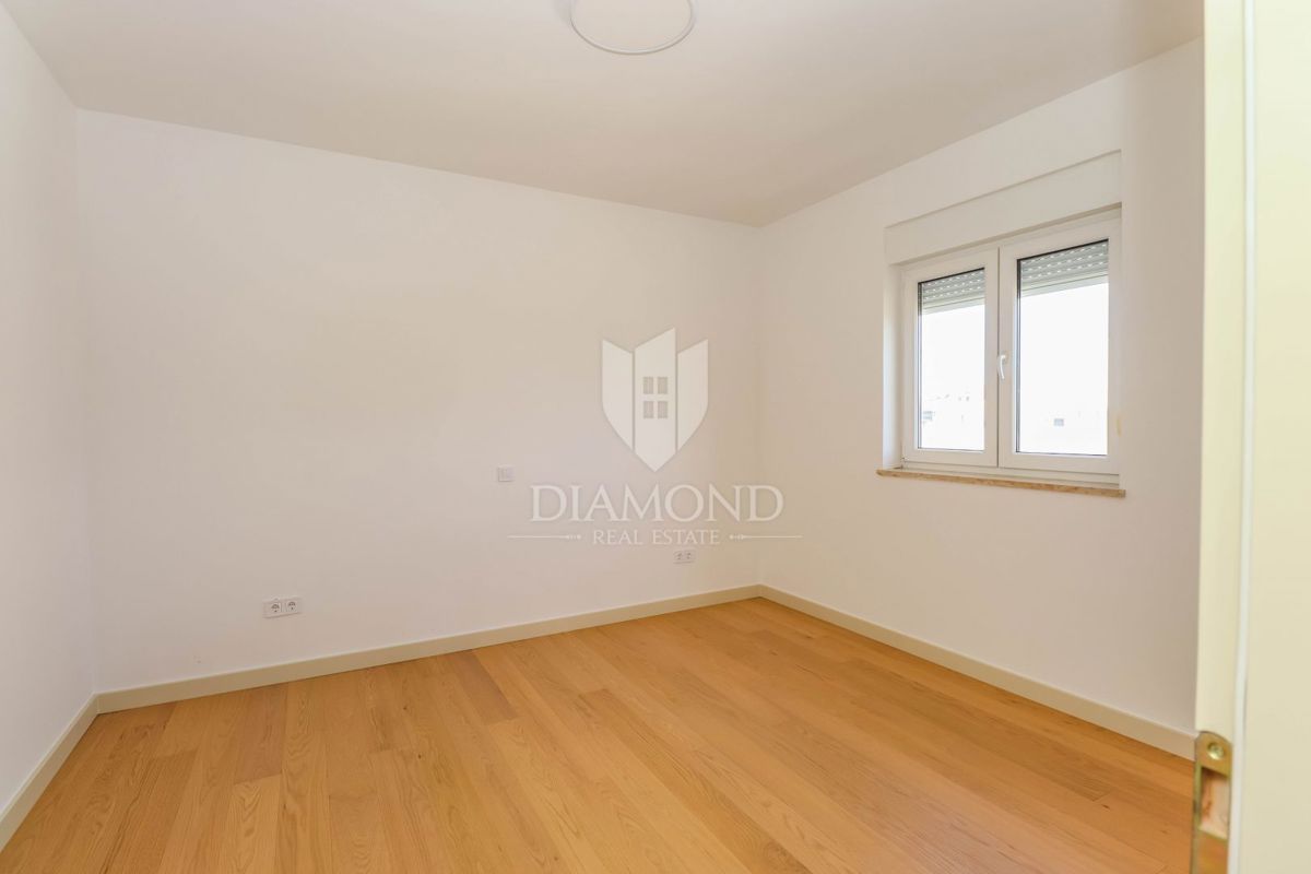 Rovigno! Bellissimo appartamento con 2 balconi!