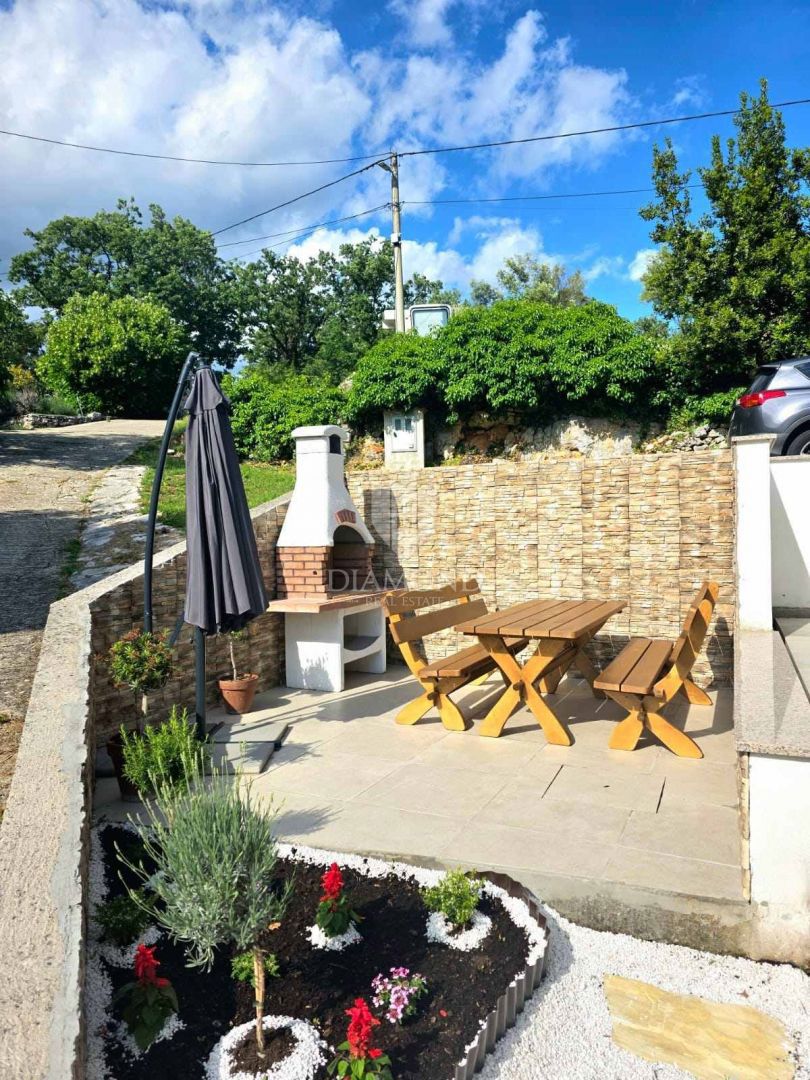 Brseč, casa bifamiliare, ristrutturata