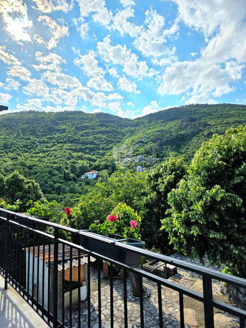 Brseč, casa bifamiliare, ristrutturata