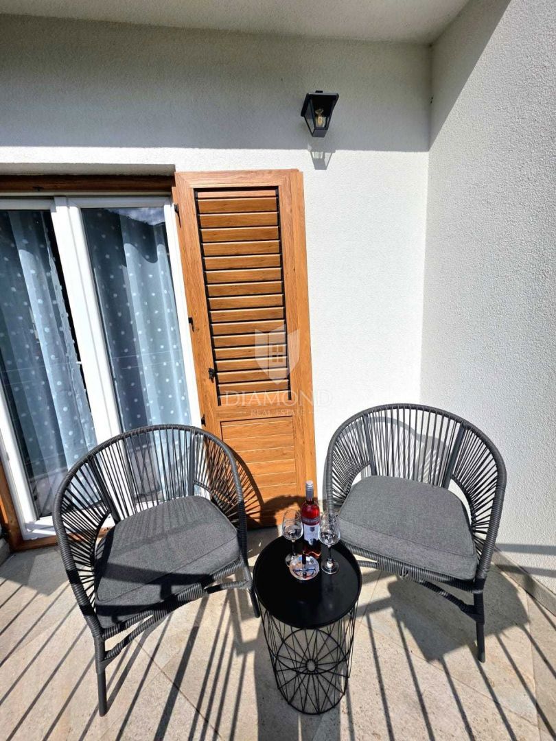 Brseč, casa bifamiliare, ristrutturata