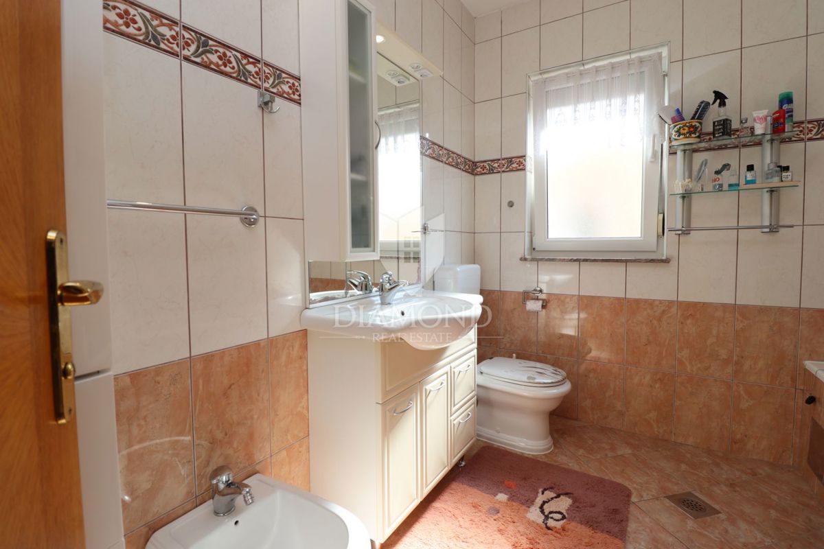 Parenzo, casa di famiglia a schiera con taverna