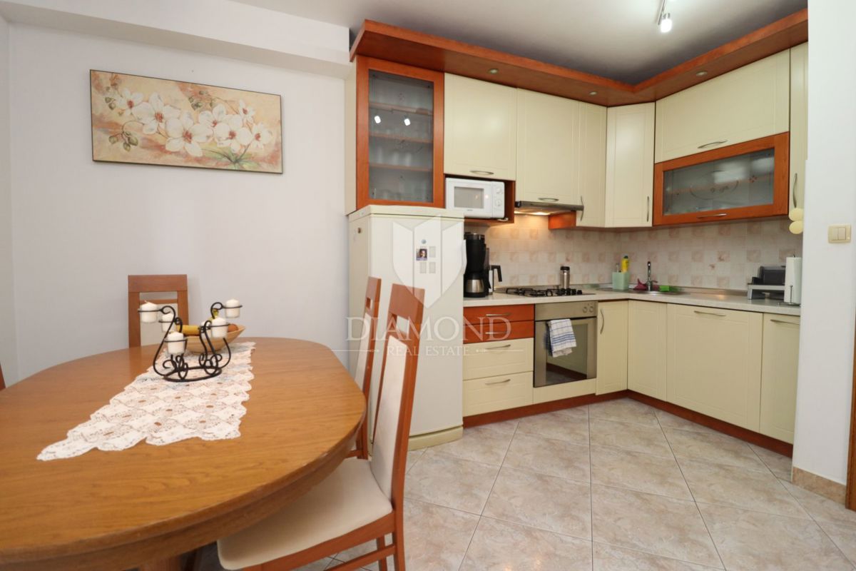 Parenzo, casa di famiglia a schiera con taverna