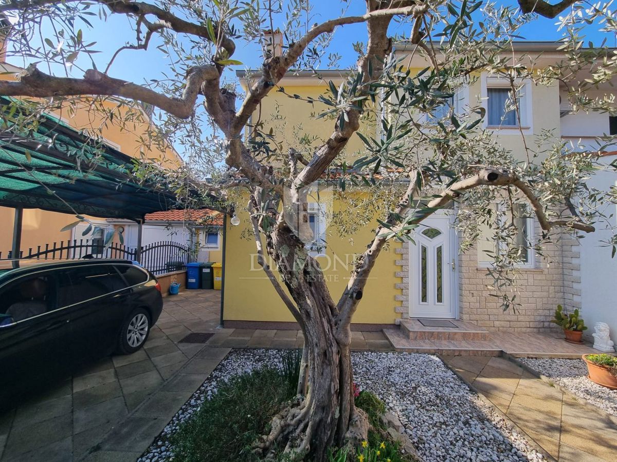 Parenzo, casa di famiglia a schiera con taverna