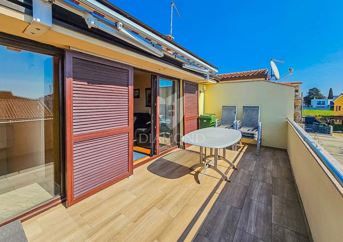 Novigrad, appartamento con vista mare a 200 metri dalla spiaggia!