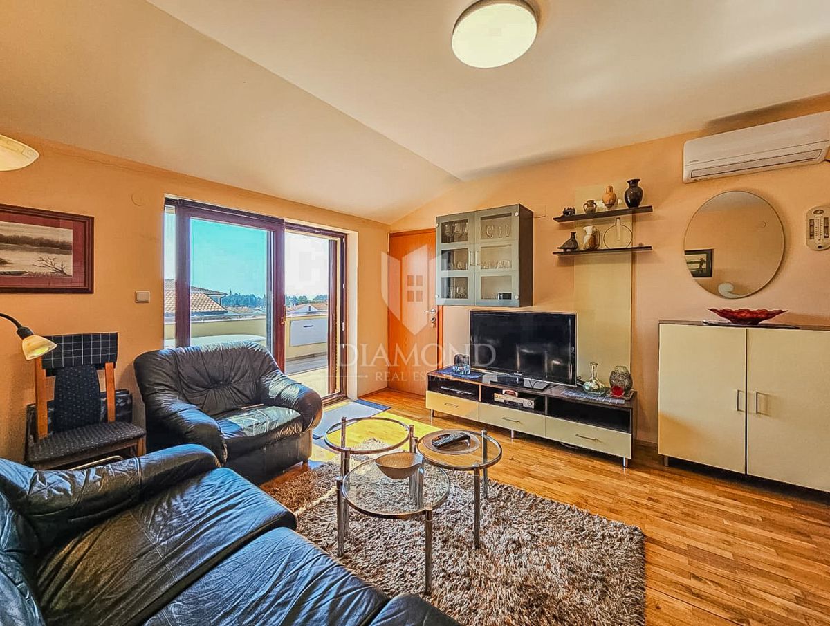 Novigrad, appartamento con vista mare a 200 metri dalla spiaggia!