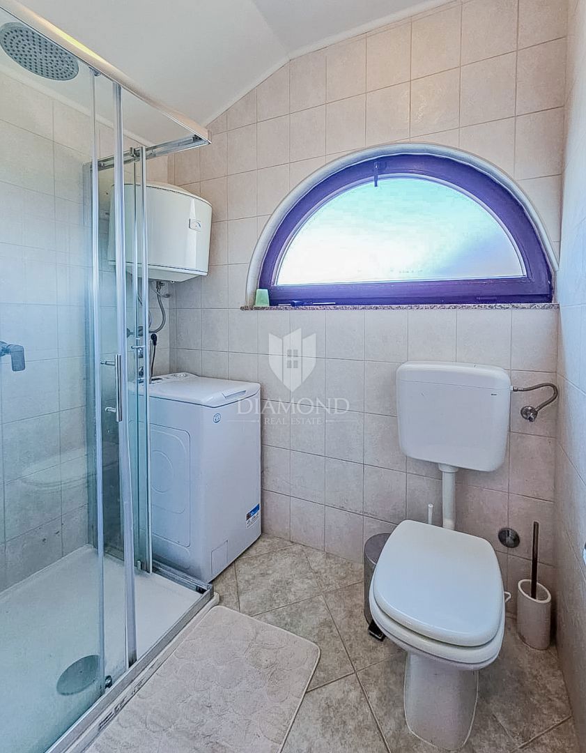 Novigrad, appartamento con vista mare a 200 metri dalla spiaggia!