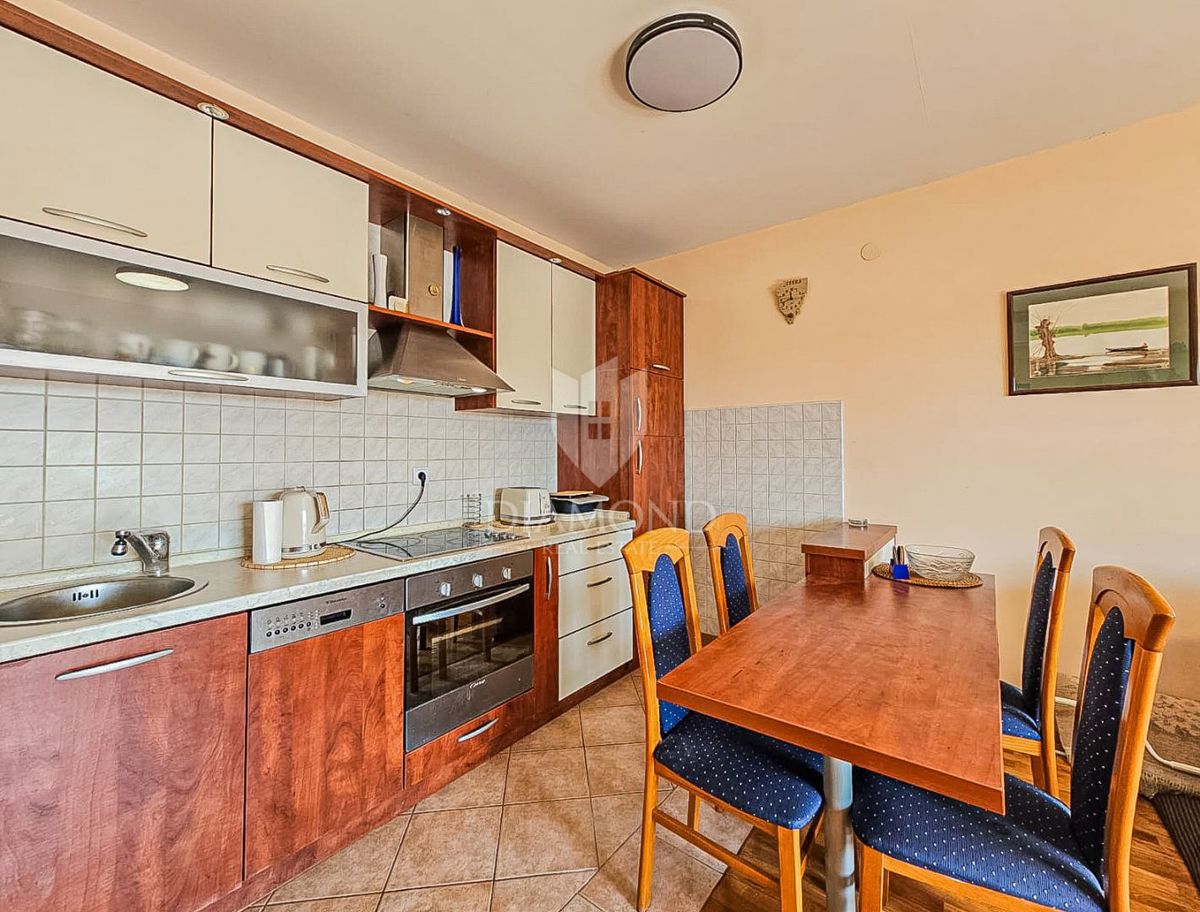 Novigrad, appartamento con vista mare a 200 metri dalla spiaggia!