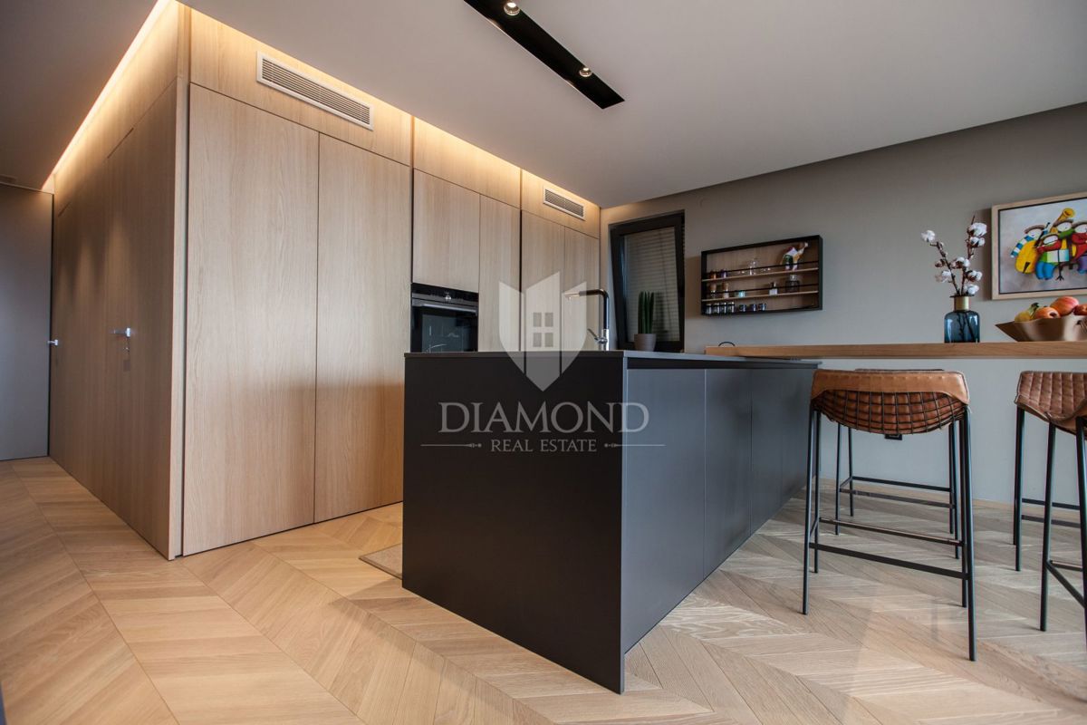 Cittanova, moderno appartamento di 100m2 con una splendida vista sul mare!