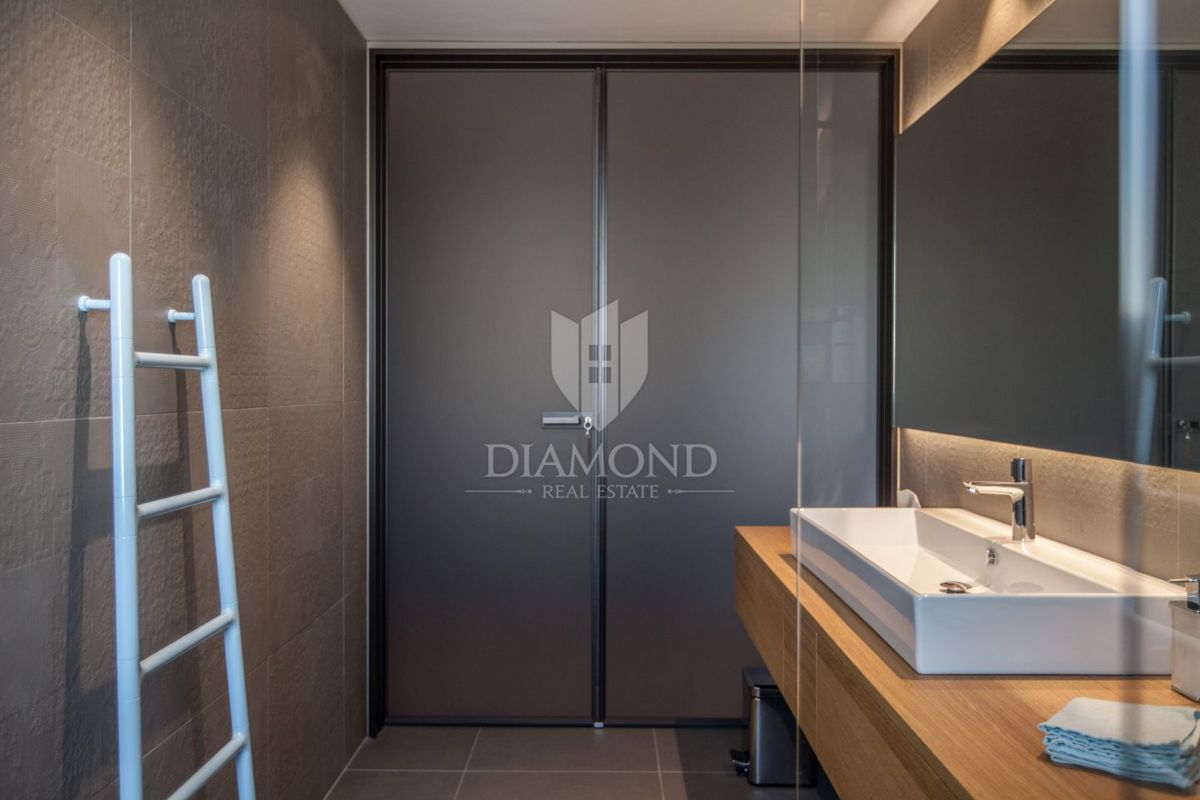 Cittanova, moderno appartamento di 100m2 con una splendida vista sul mare!