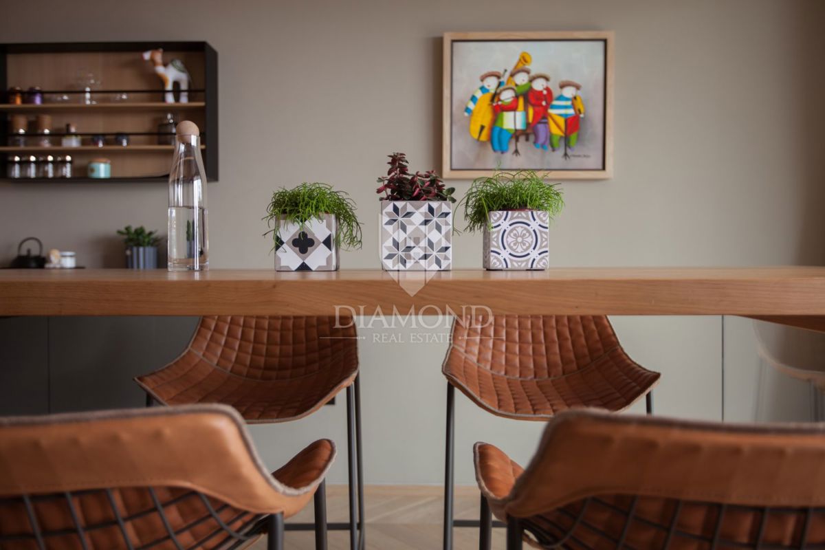 Cittanova, moderno appartamento di 100m2 con una splendida vista sul mare!