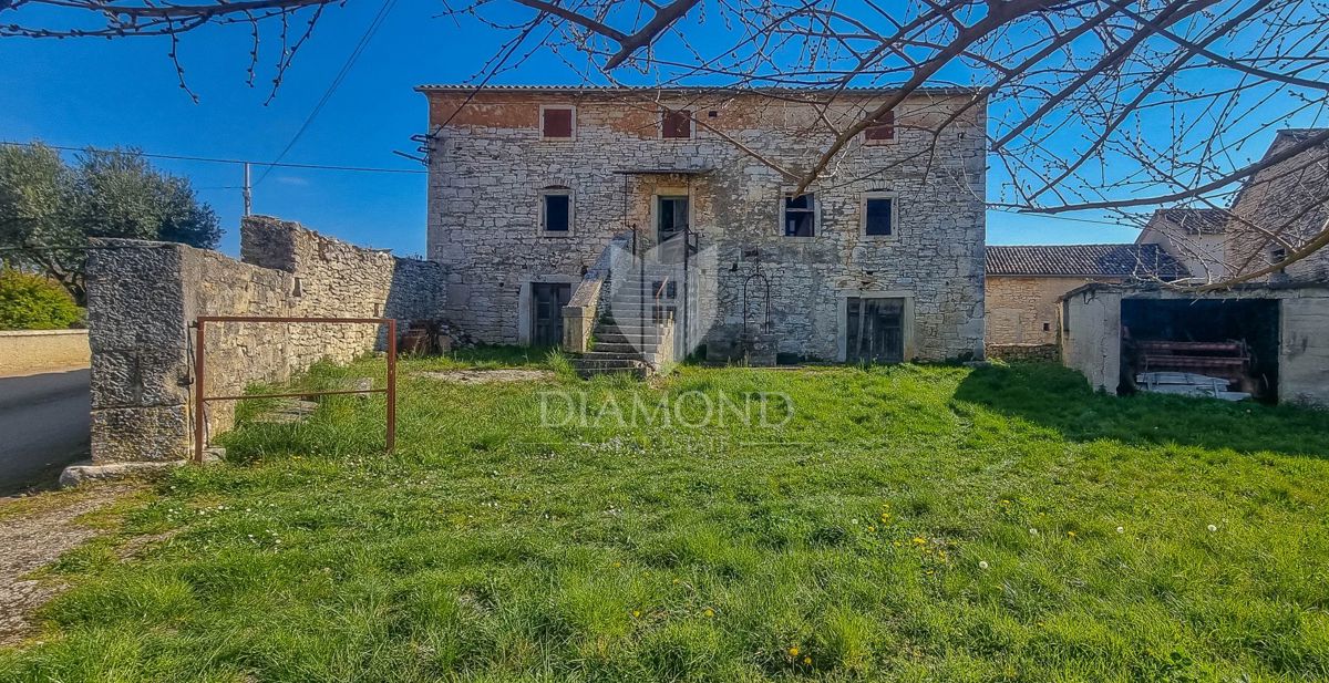 Svetvinčenat, spaziosa casa in pietra pronta a risplendere di nuovo