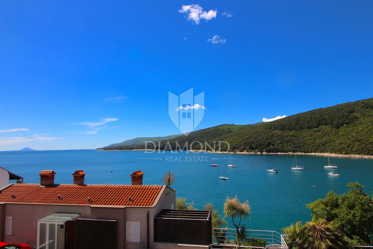 Rabac, due appartamenti in una posizione esclusiva sul mare