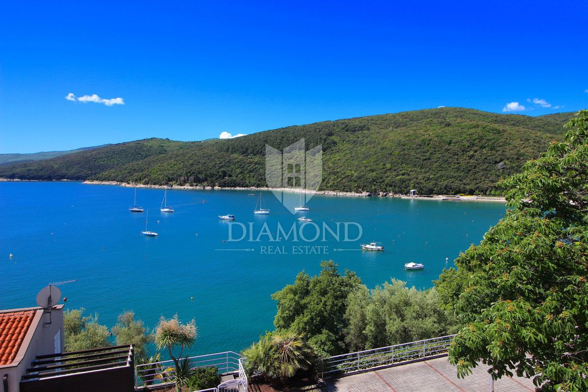 Rabac, due appartamenti in una posizione esclusiva sul mare