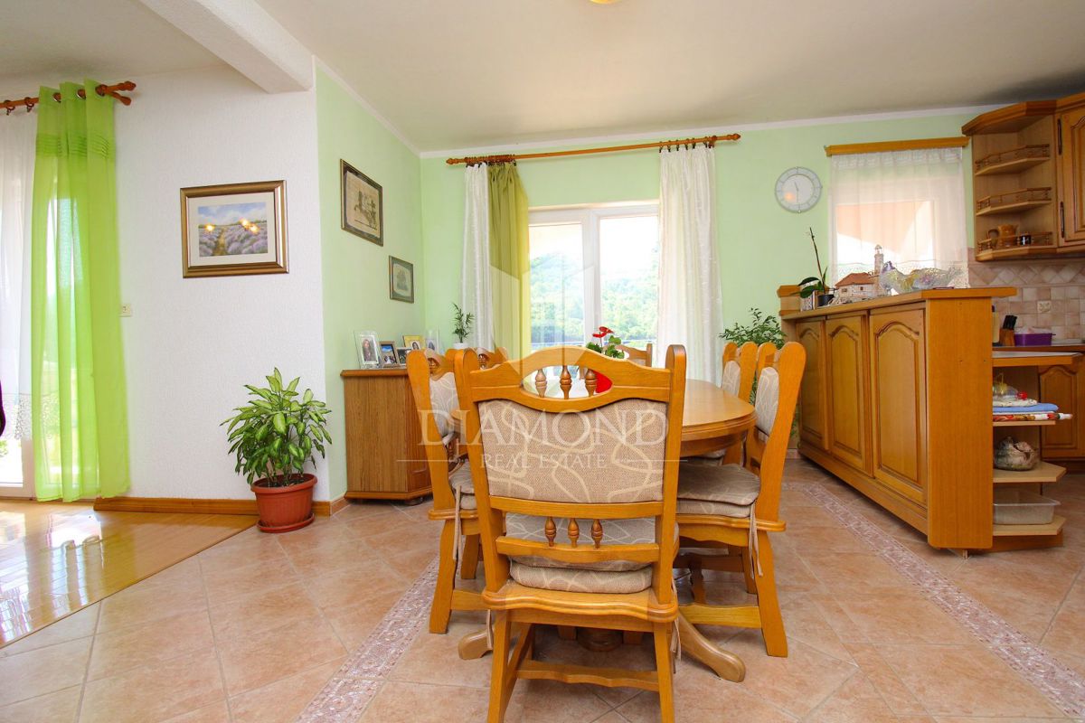 Plomin, casa a due piani con bella vista