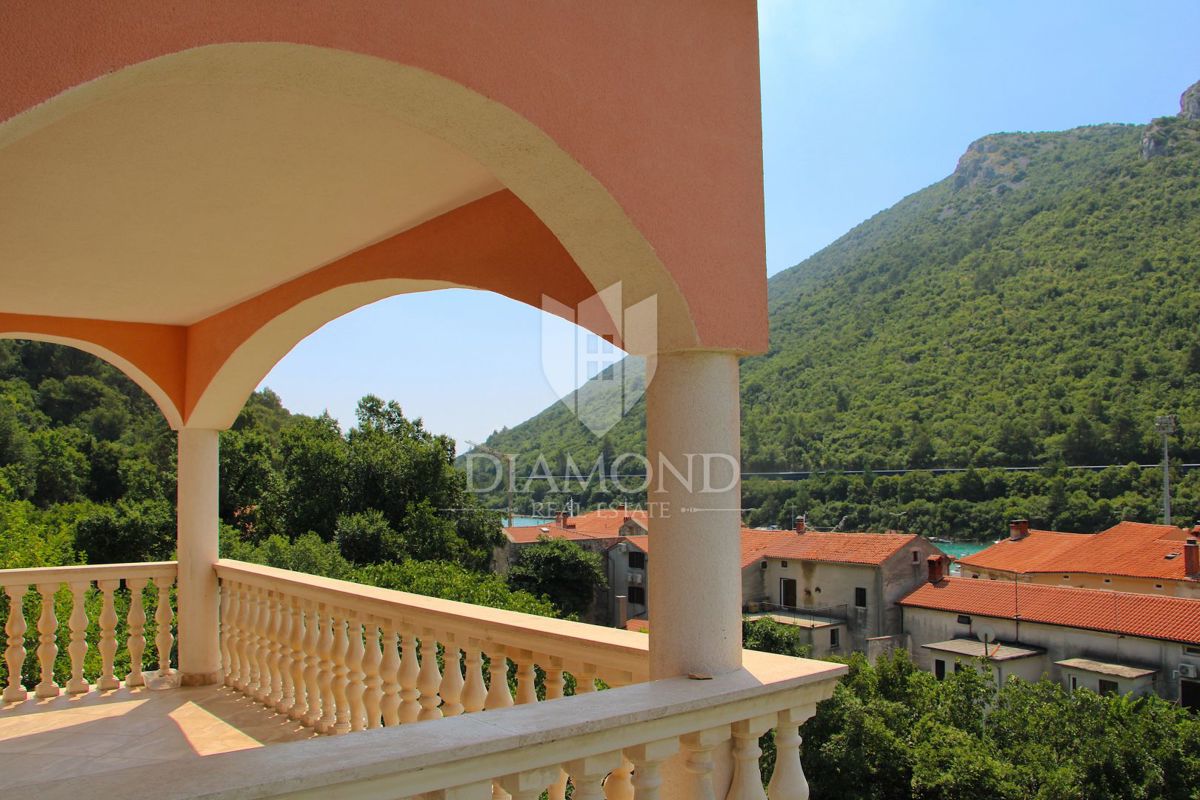 Plomin, casa a due piani con bella vista
