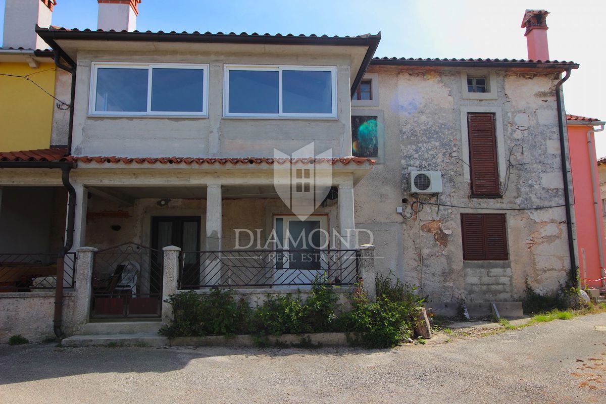 Labin, dintorni, casa con giardino e garage