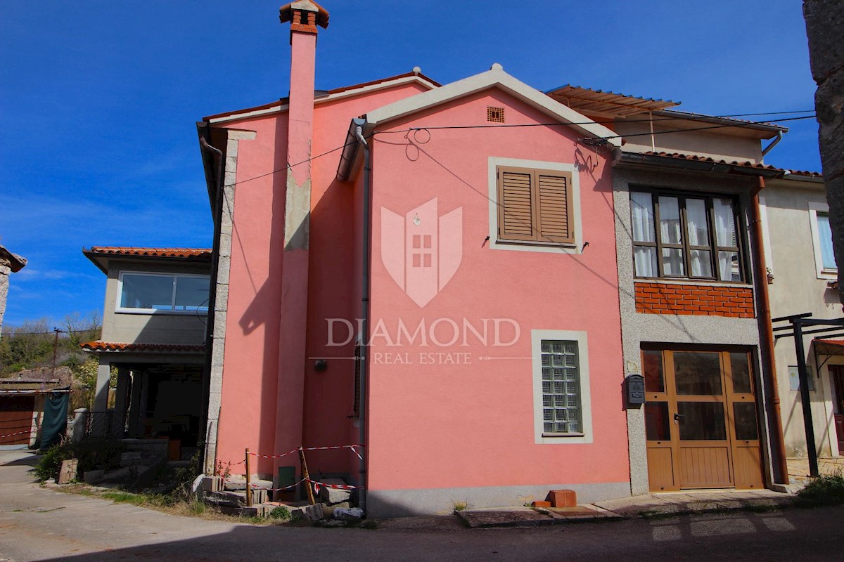 Labin, dintorni, casa con giardino e garage