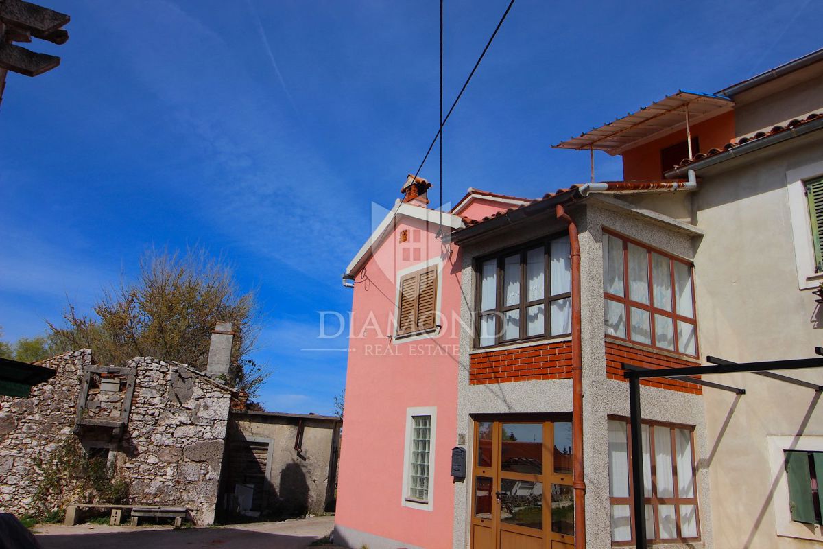 Labin, dintorni, casa con giardino e garage