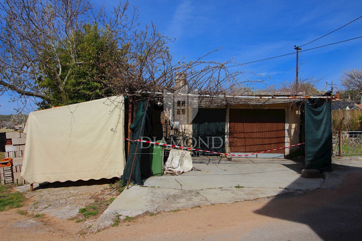 Labin, dintorni, casa con giardino e garage