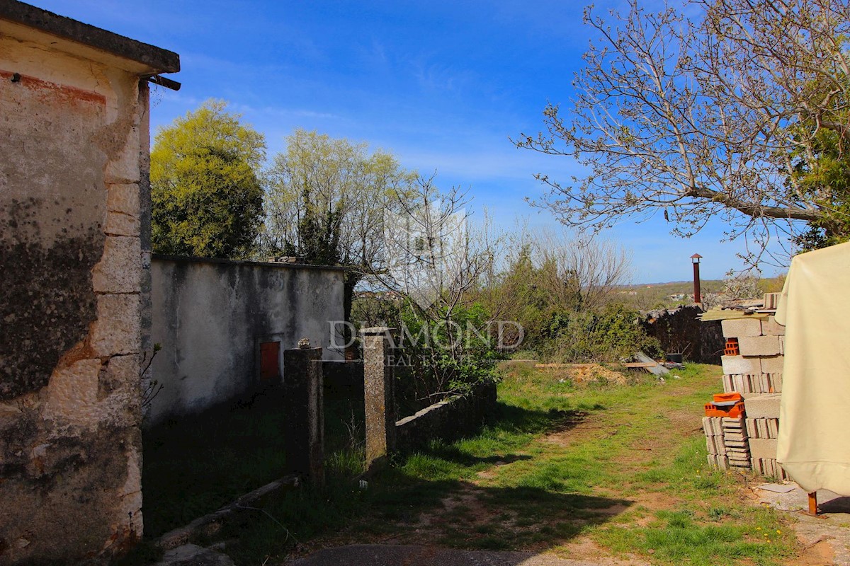 Labin, dintorni, casa con giardino e garage