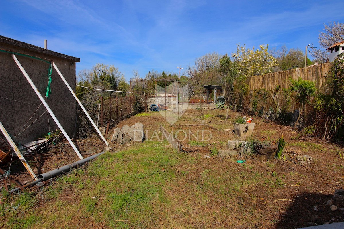 Labin, dintorni, casa con giardino e garage