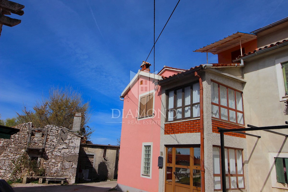 Labin, dintorni, casa con giardino e garage