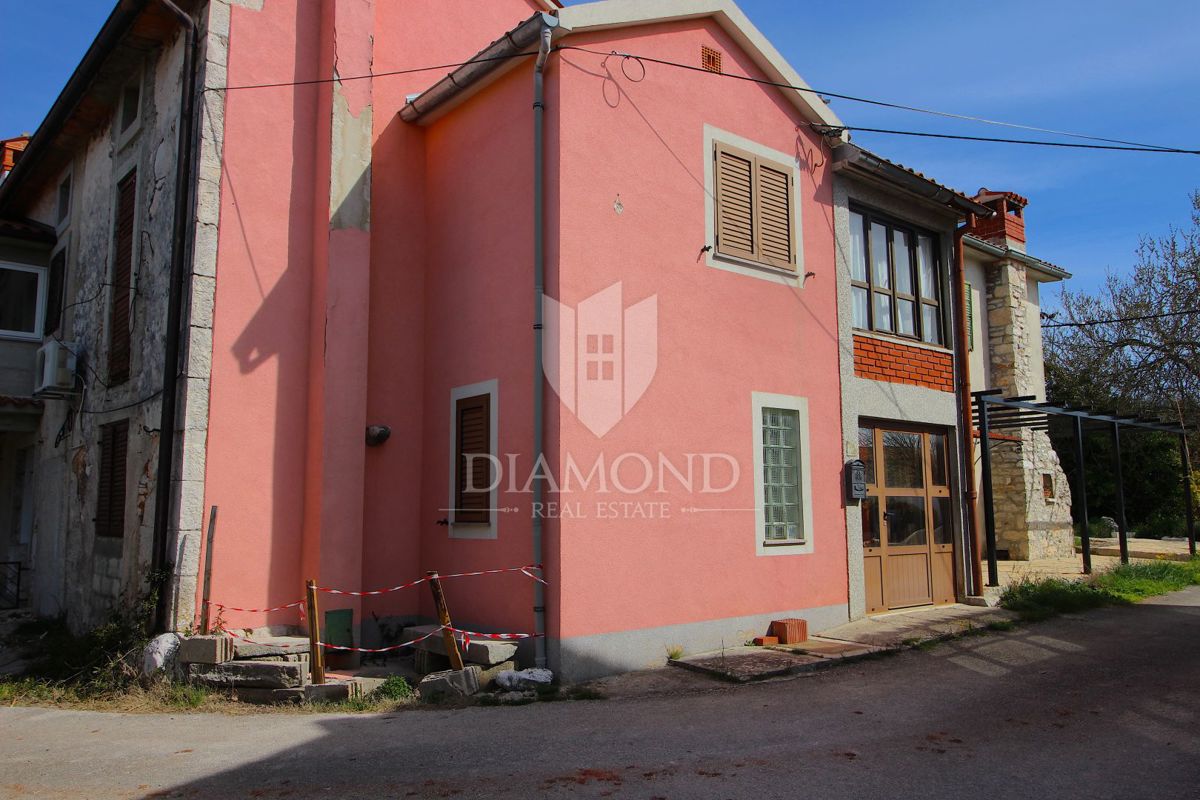 Labin, dintorni, casa con giardino e garage