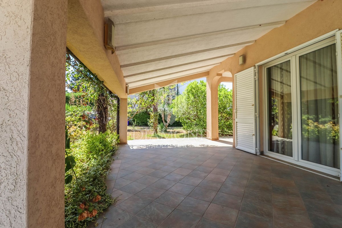 Rovigno, dintorni, casa con piscina e vista mare