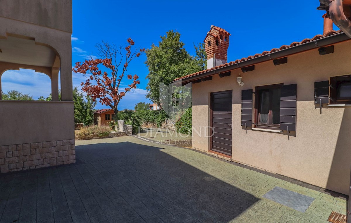 Rovigno, dintorni, casa con piscina e vista mare